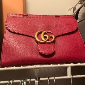 Selling this beautiful authentic red Gucci bag!